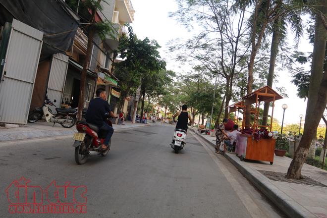 Phố đi bộ Trịnh Công Sơn (Hà Nội) 'đìu hiu' sau 3 tuần khai trương ảnh 12